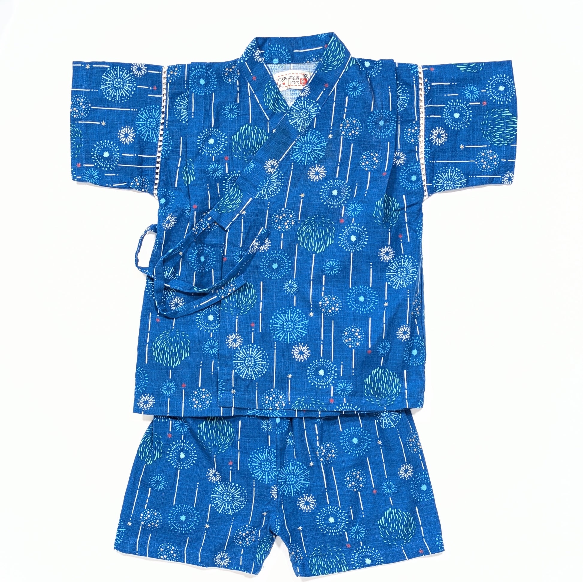 Jinbei enfant 甚平 bleu en coton, ensemble veste et short, motif feux d’artifice japonais.