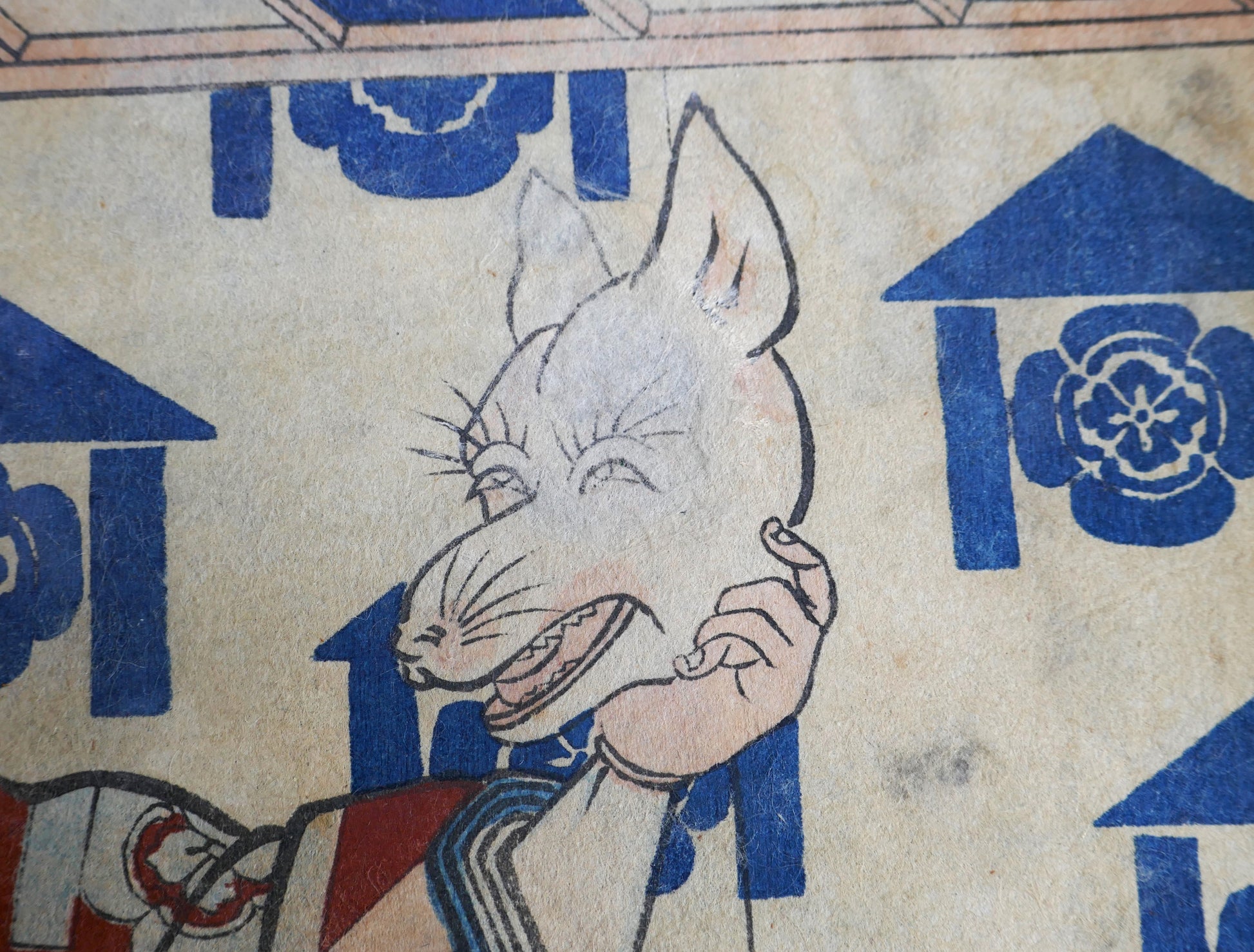 Masque de renard blanc tenu par Kudō Suketsune – détail d’accessoire dans une estampe kabuki de Toyokuni III