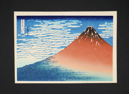 Vue complète d'une authentique estampe japonaise Le Fuji rouge, Gaifū kaisei de Katsushika Hokusai, réédition Shōwa de 1965.