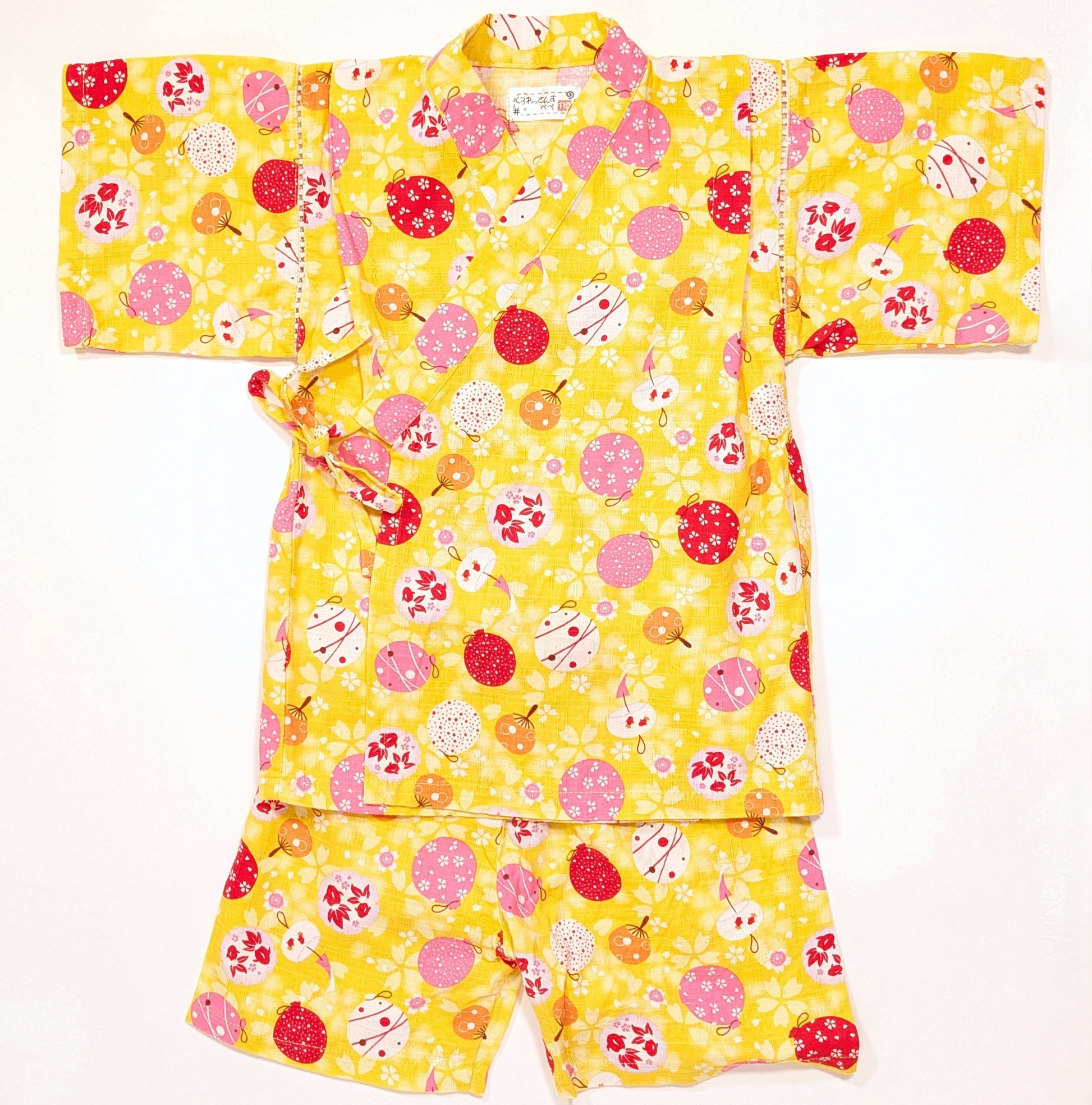 Tenue japonaise d’été pour enfant, jinbei jaune avec veste et short, taille 110 cm, motifs de festival matsuri.