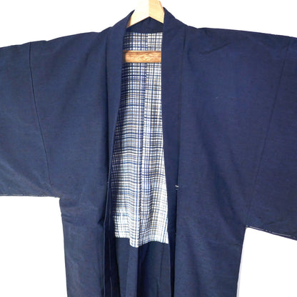 Texture du tissu de soie épaisse d’un haori japonais ancien pour homme