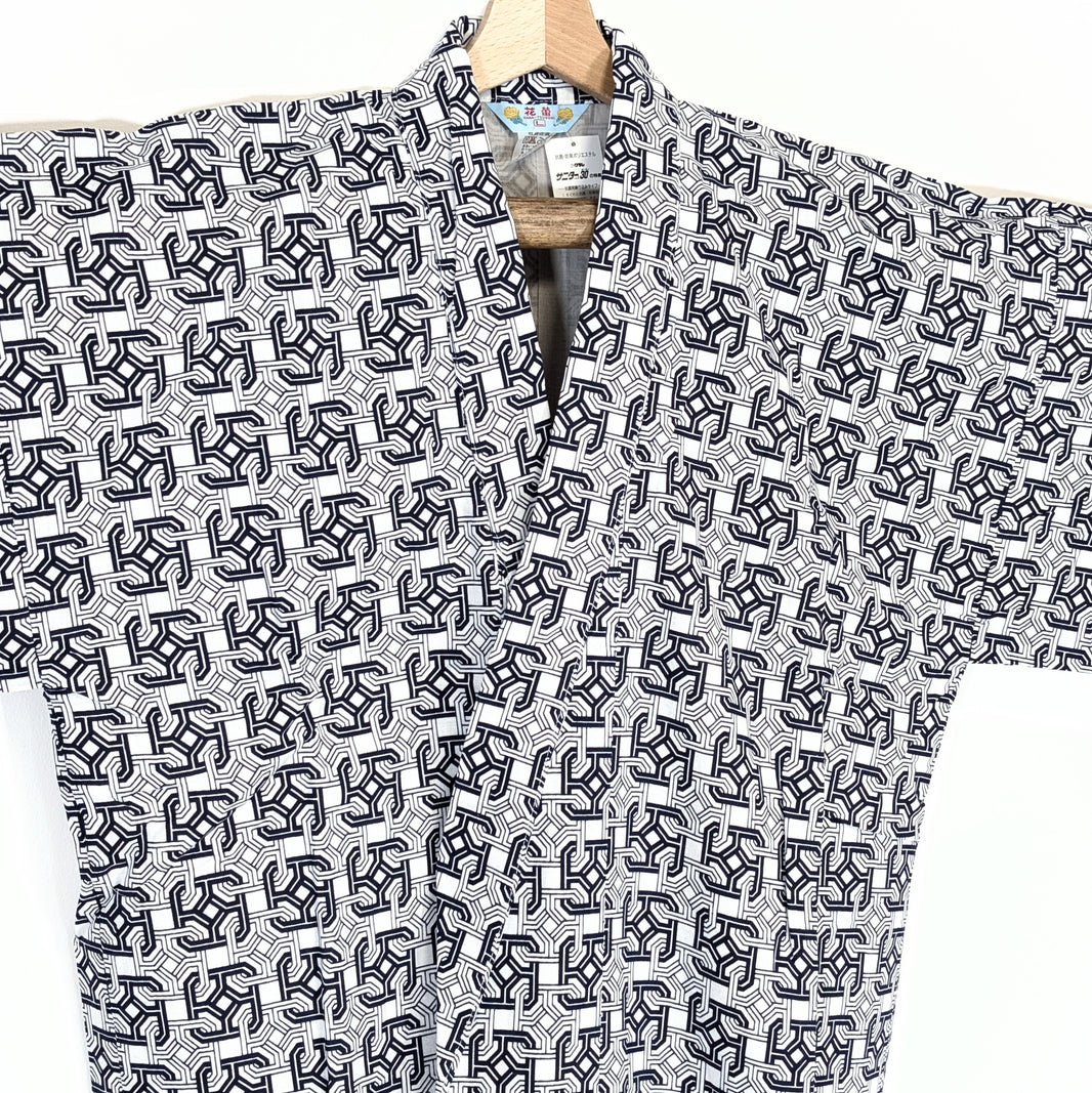 Kimono japonais yukata homme en coton, nemaki bleu marine et blanc à motif traditionnel Kaku Tsunagi