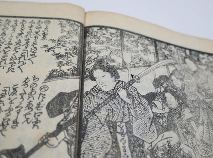 Détail de Kiyokawa armée d’une naginata dans Kinsei Bijin-roku, scène de femme guerrière dans un manga Edo et livre japonais ancien imprimé en estampe sur bois. 1857