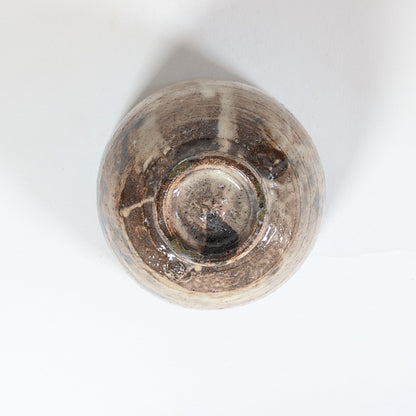 Vue du pied kōdai d’un chawan Hagi-yaki signé Kaneko Shōen, première période de l’artiste connu ensuite comme Kaneko Sōfū.