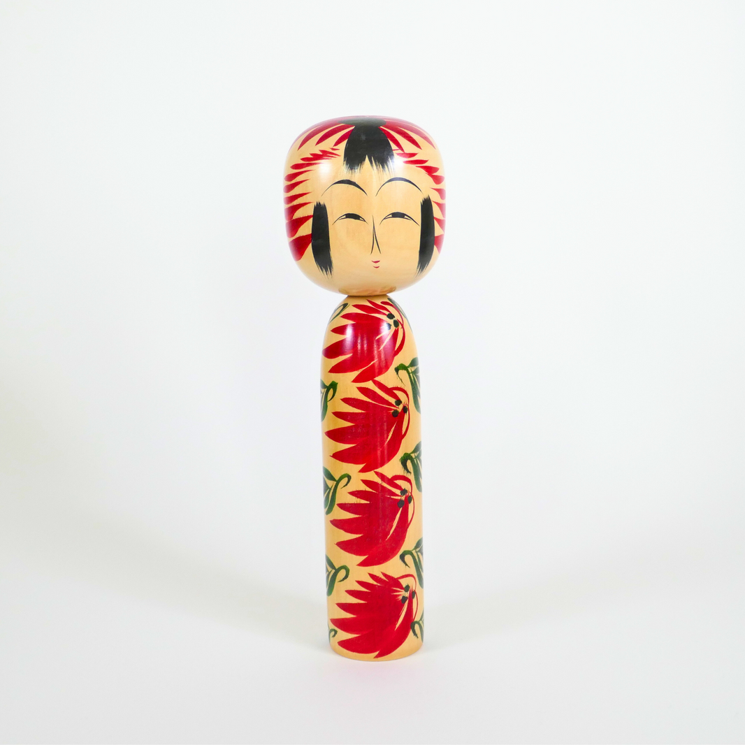 une poupée kokeshi en bois de style hijiori  signée Kobayashi Shozo