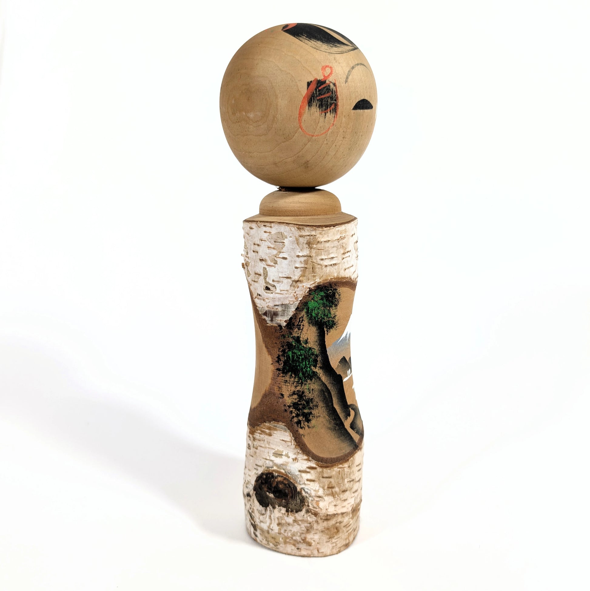 Kokeshi japonaise vintage en bois de bouleau, peinture artisanale du Mont Fuji et de la région des lacs – époque Shōwa, objet de collection authentique.