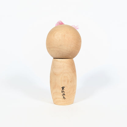 kokeshi dos inscription Unzen Onsen calligraphie japonaise peinte sur bois