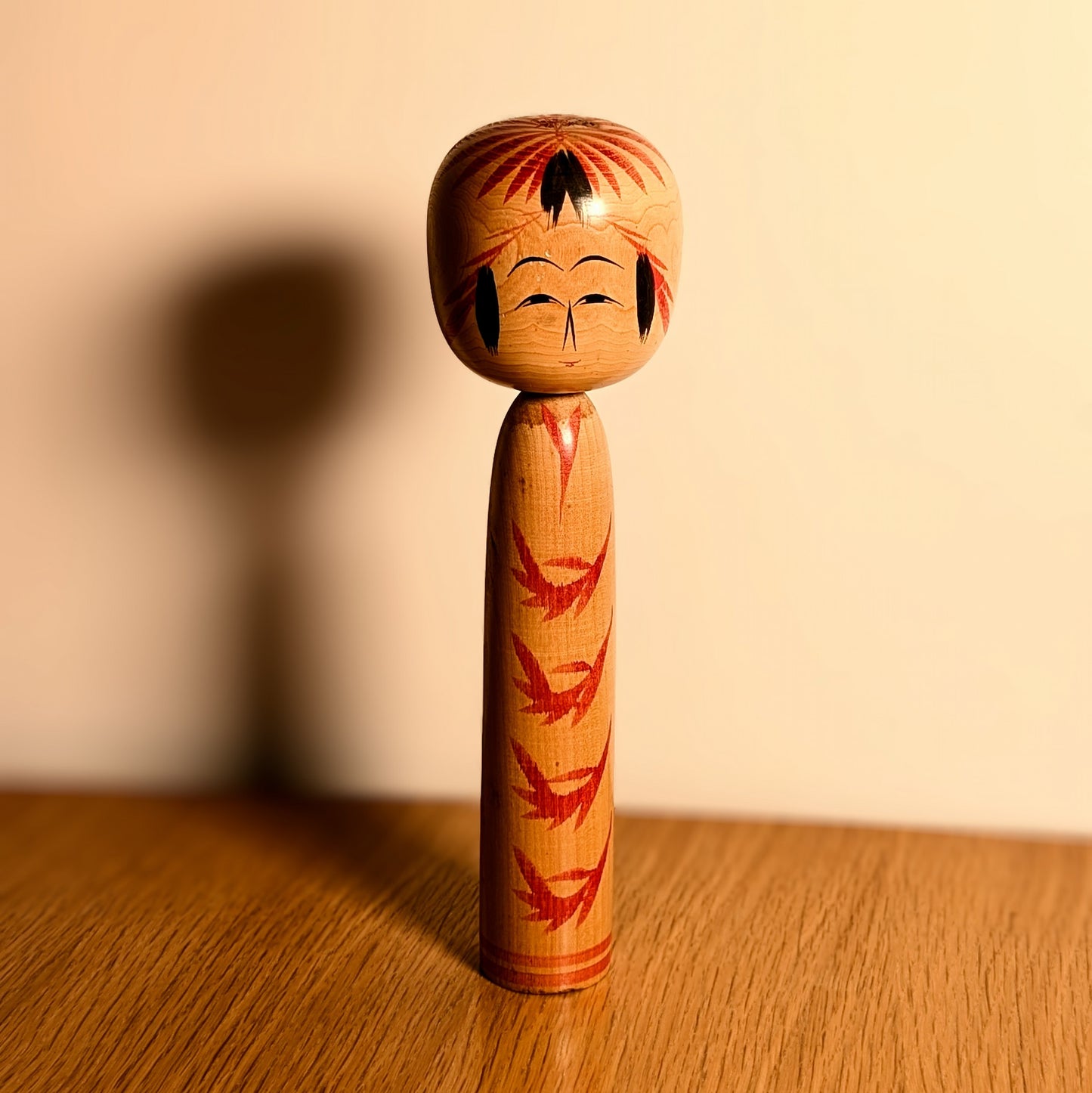 Kokeshi japonaise traditionnelle Togatta-kei par Sato Tomio, poupée en bois artisanale ancienne du Japon
