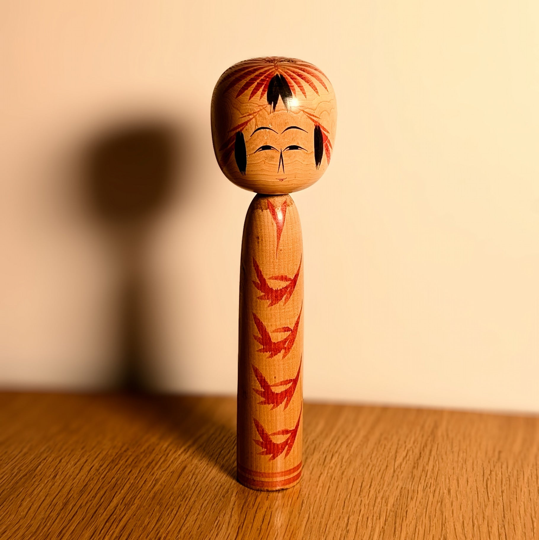 Kokeshi japonaise traditionnelle Togatta-kei par Sato Tomio, poupée en bois artisanale ancienne du Japon