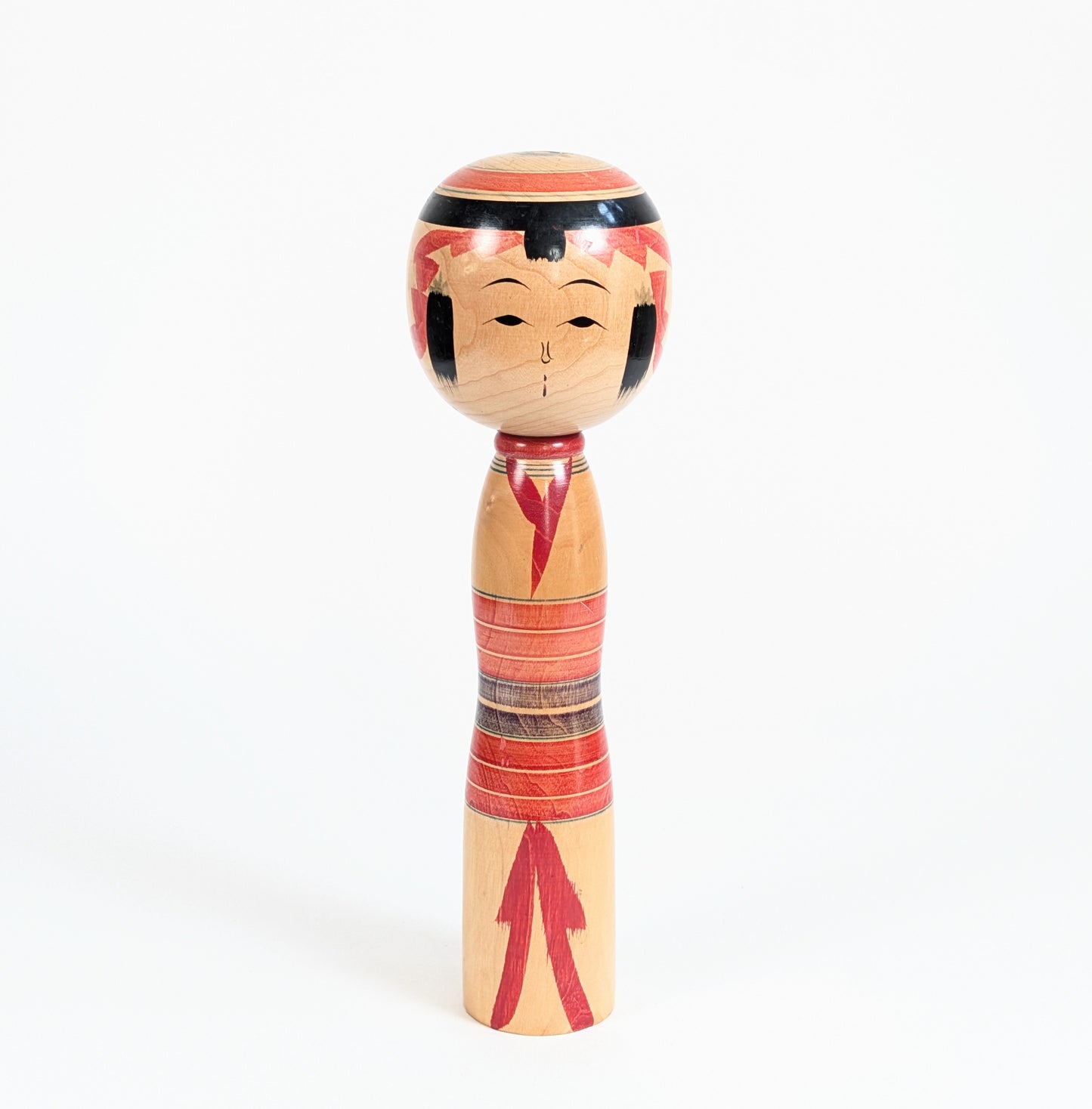 Kokeshi japonaise traditionnelle Yajiro par Ishikawa Tokujiro, poupée en bois de 24 cm peinte en rouge, noir, jaune et violet