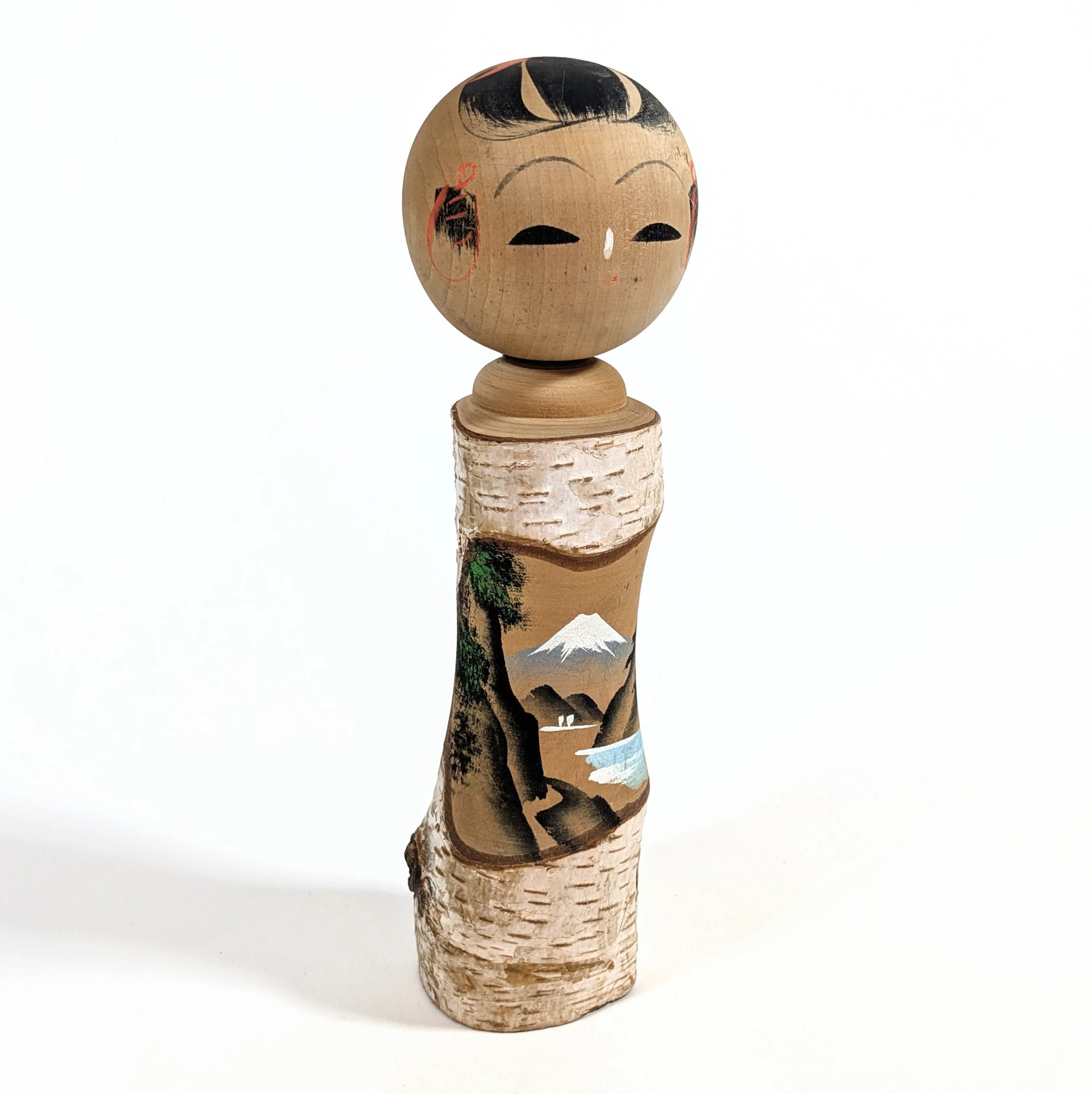 Kokeshi de l’époque Shōwa en bois de bouleau, peinture représentant la région des lacs et le Mont Fuji – souvenir japonais traditionnel.