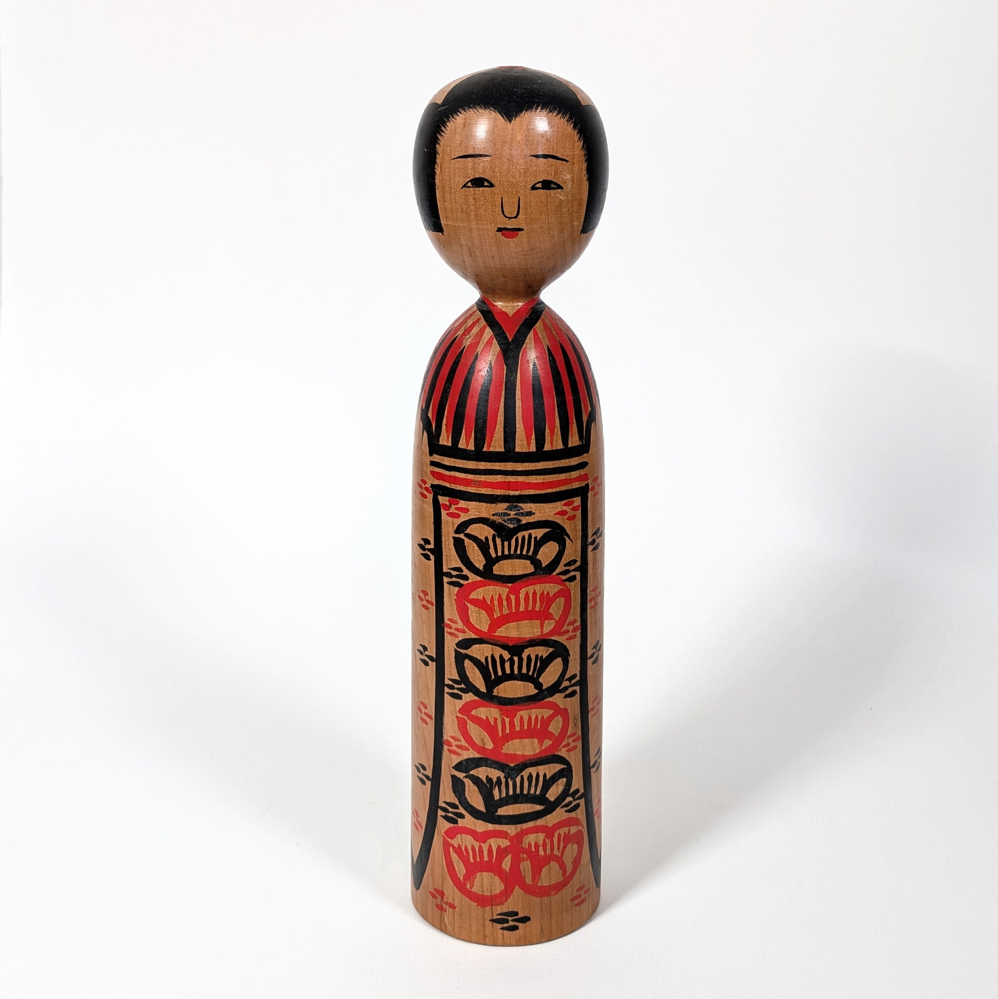 Kokeshi Kijiyama par Ogura Kōichi, motifs de fleurs de prunier ume, poupée japonaise en bois peinte à la main