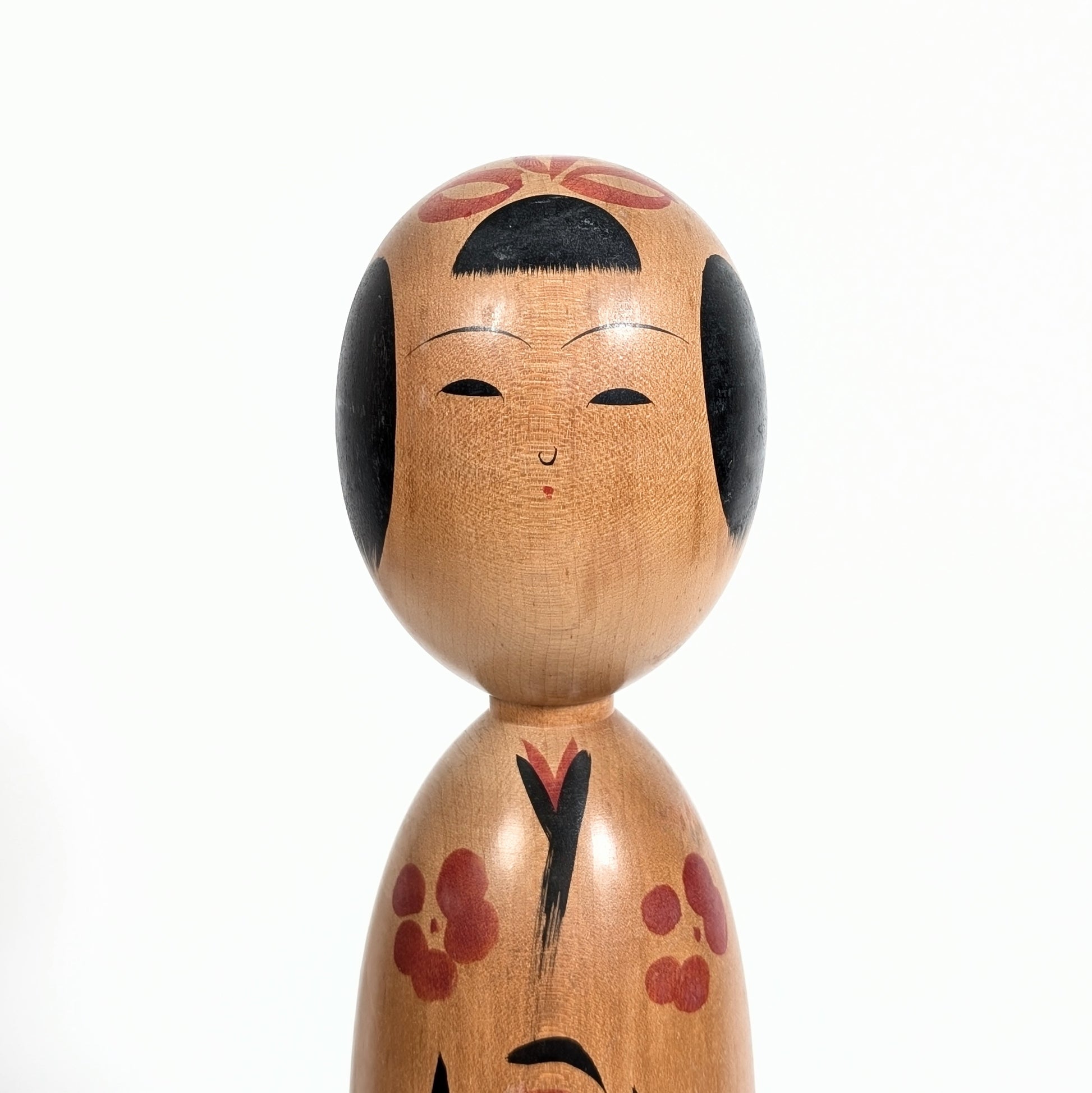 Kokeshi traditionnelle Kijiyama par Onodera Masanori détail du visage poupée japonaise artisanale en bois
