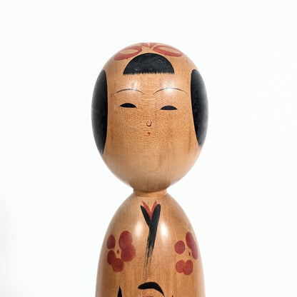 Kokeshi traditionnelle Kijiyama par Onodera Masanori détail du visage poupée japonaise artisanale en bois