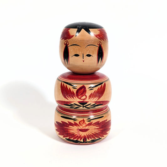 Poupée japonaise kokeshi ancienne de l’école Naruko, forme empilée en bois peint par Suzuki Toshiyuki Unkichi 2ème du nom