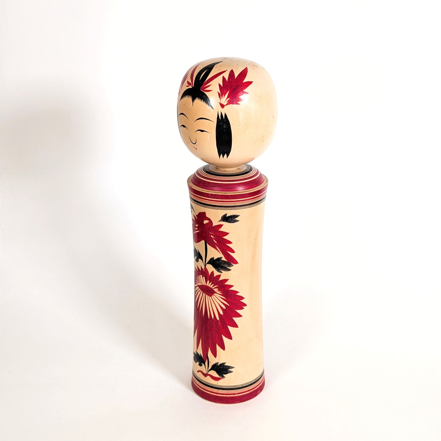 Poupée japonaise kokeshi vintage Naruko à motif chrysanthème, artisanat traditionnel