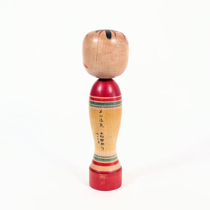 Dos d’une kokeshi signée Kimura Yusuke, style Zao Takayu, inscription Kaminoyama Onsen Yamagata