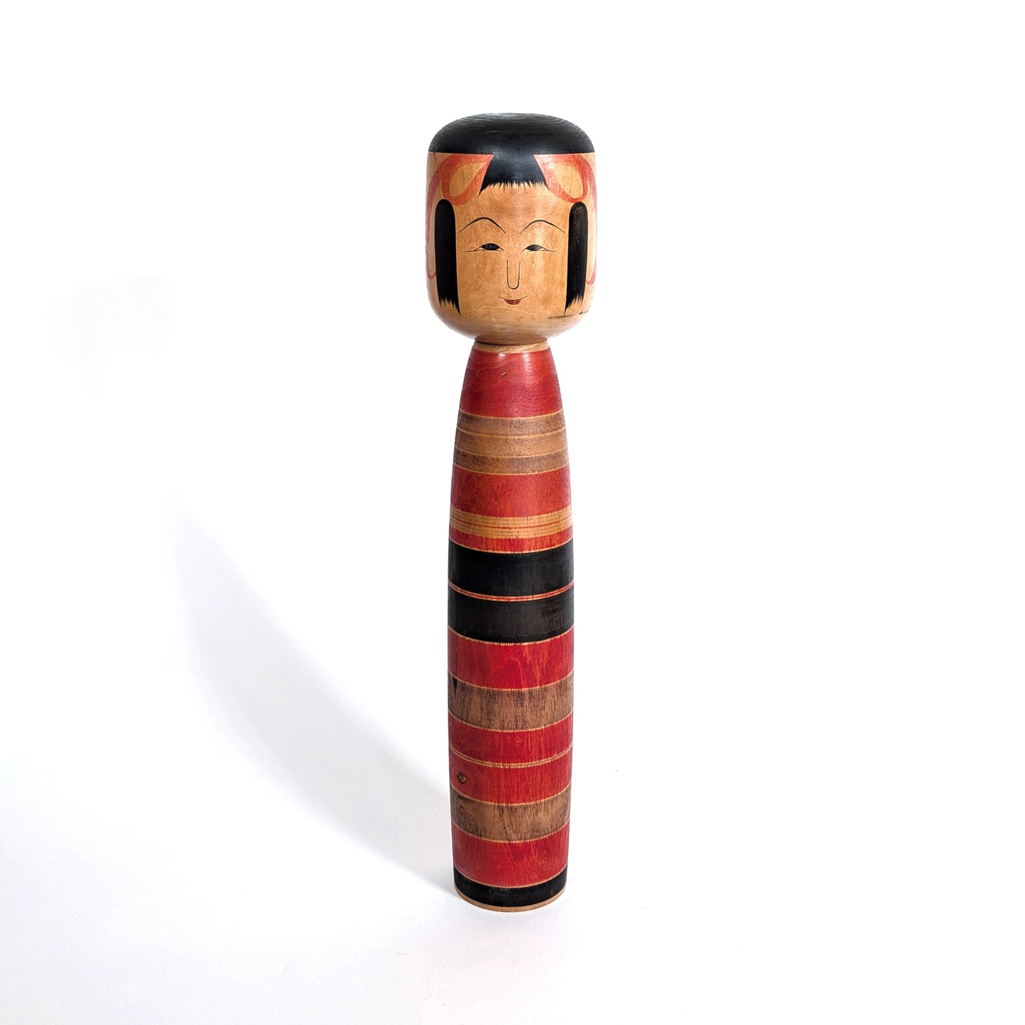 Kokeshi traditionnelle japonaise de grande taille 37,5 cm, sculpture en bois tourné, art populaire japonais mingei par Satou Sashima