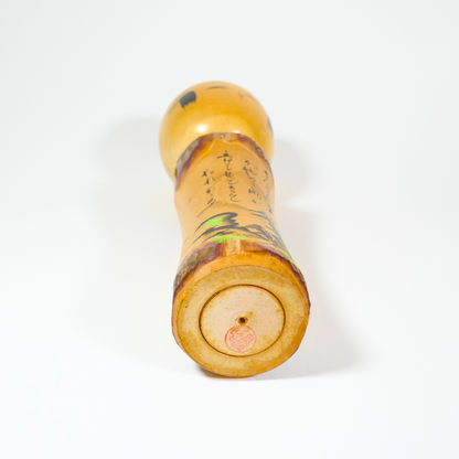 sceau de l'artisan sur une kokeshi sosaku 