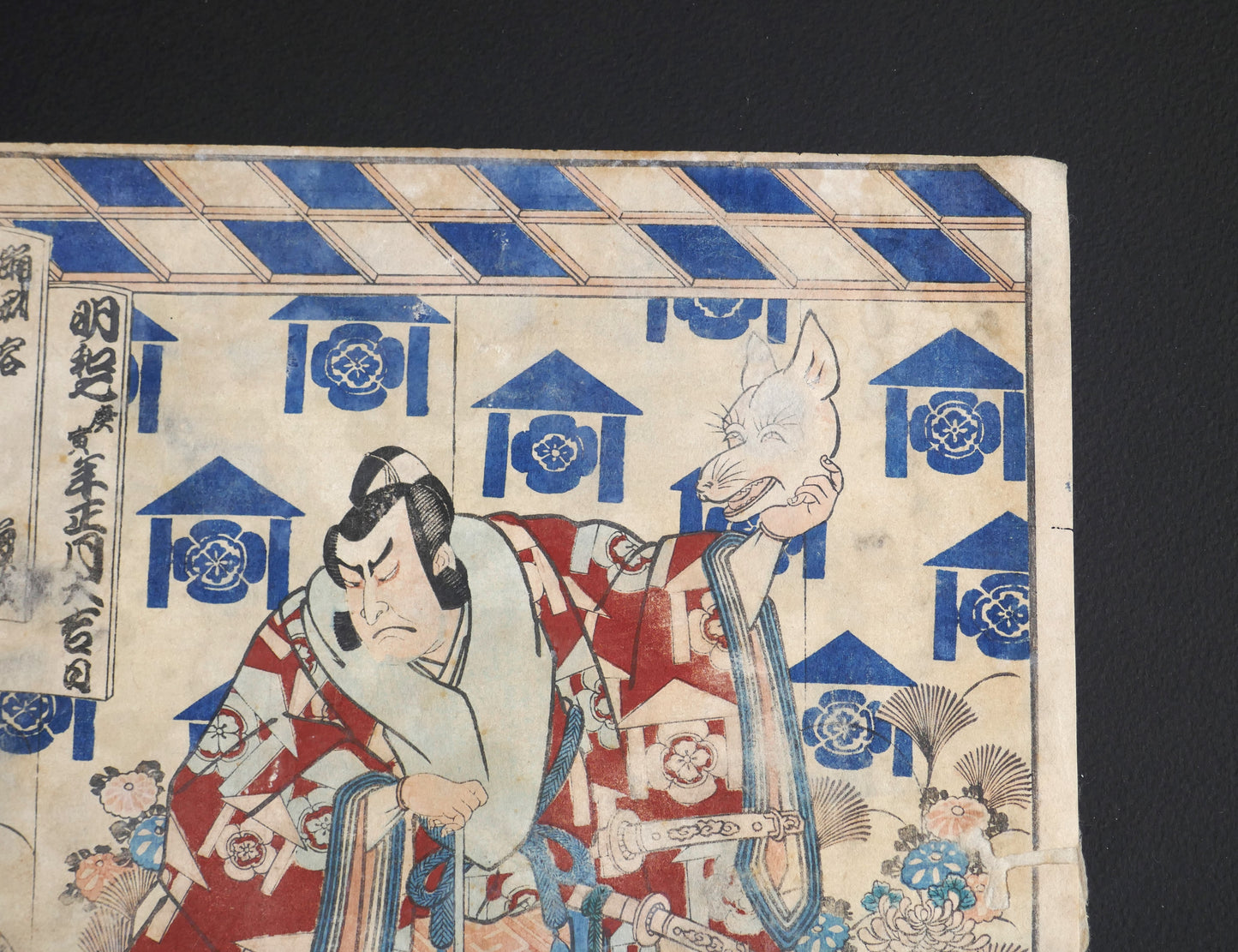Acteur de kabuki brandissant un masque de renard – estampe yakusha-e de Kunisada, 1857