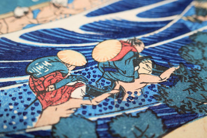 Macro des voyageurs traversant la rivière Ōi, détail d’une estampe japonaise authentique Hokusai Tōkaidō Kanaya no Fuji
