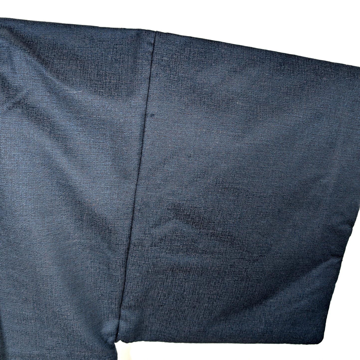 Détail de la manche et des coutures d’un haori japonais homme en laine mélangée soie, finition traditionnelle