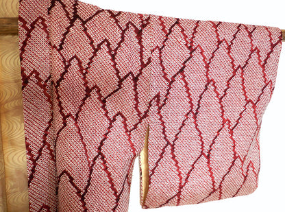 Manche d’un haori shibori couleur rouge grenat, kimono japonais traditionnel