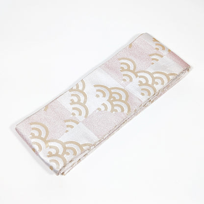 Maru hanhaba obi japonais en soie rose poudré et argent, brocart doré à motif seigaiha