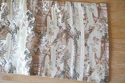 Extrémité d’un maru obi montrant la finition traditionnelle japonaise du tissage