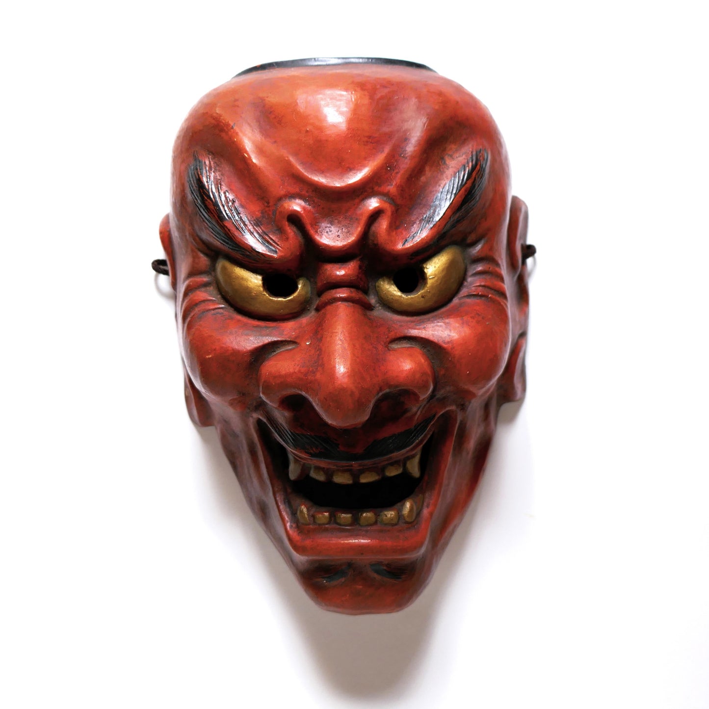 Masque Nô de Kishin representant le personnage shikami avec un clairage venant du haut