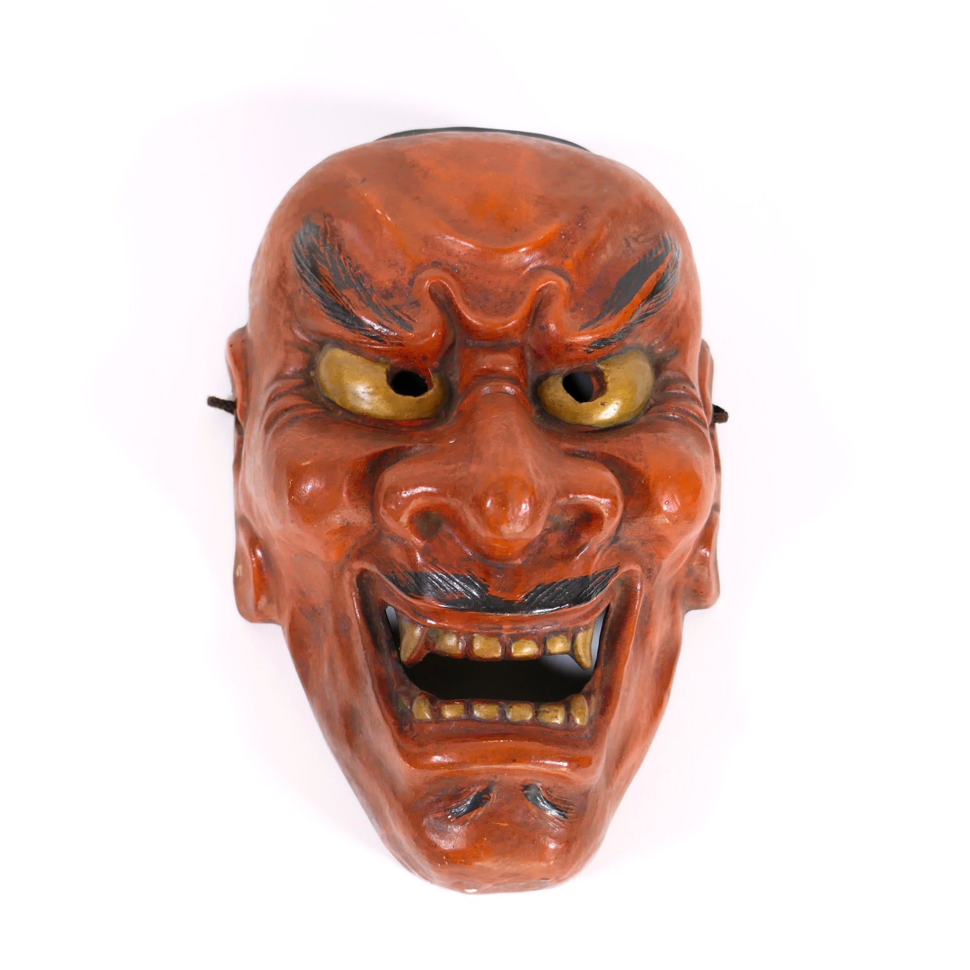 Masque japonais Shikami vu de face, en céramique rouge – théâtre Nô