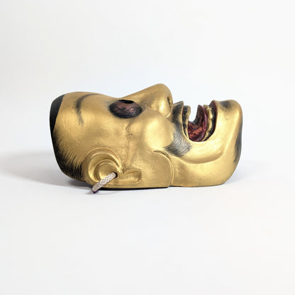 Profil d’un masque de théâtre Nô japonais Ōtobide en bois sculpté et polychrome