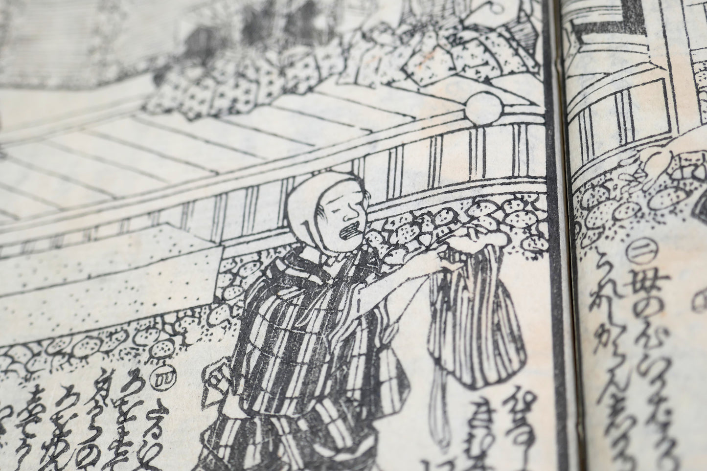 Détail d’un homme du peuple, probablement mendiant ou quémandeur, dans Kinsei Bijin-roku, manga Edo et livre japonais ancien imprimé en estampe sur bois.
