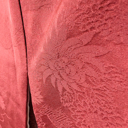 Motifs floraux japonais tissés dans la soie terracotta d’un haori vintage