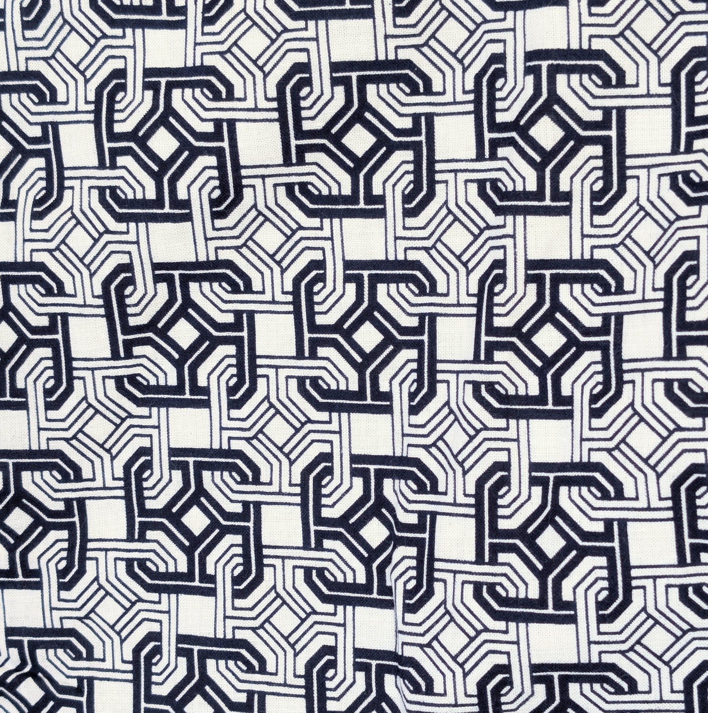 Détail du coton à motif Kaku Tsunagi, wagara géométrique traditionnel d’un kimono japonais homme