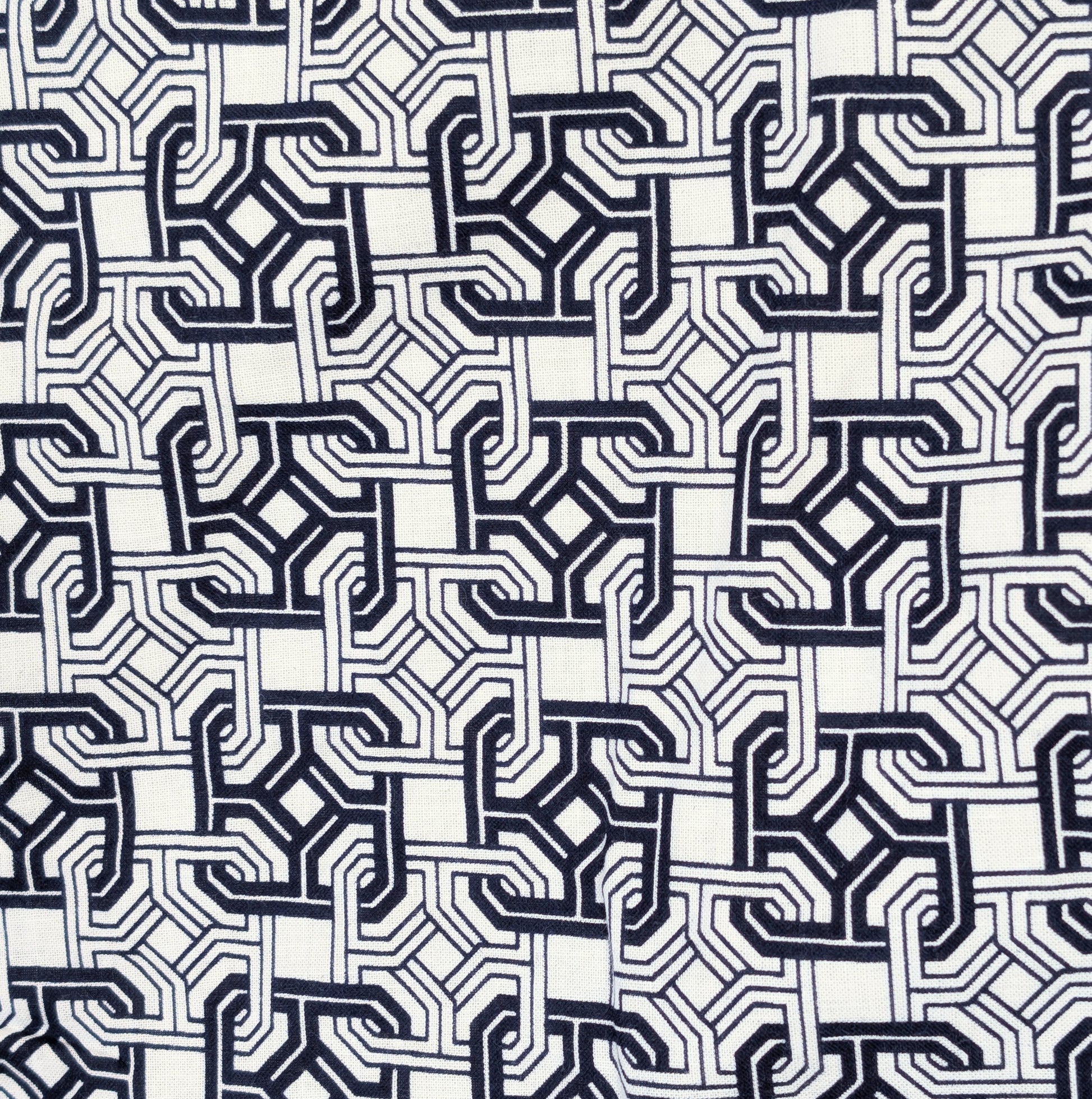 Détail du coton à motif Kaku Tsunagi, wagara géométrique traditionnel d’un kimono japonais homme