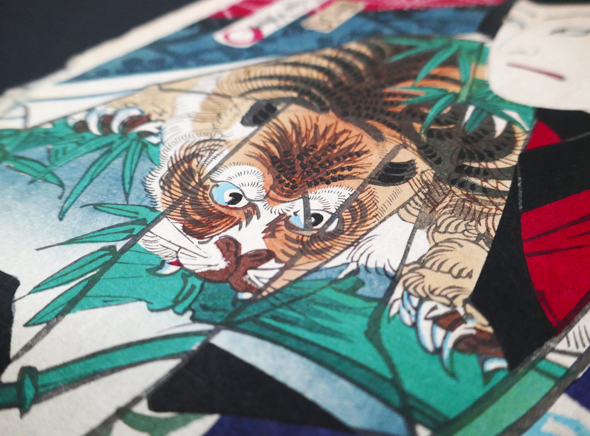 Motif de tigre dans une estampe japonaise ukiyo-e authentique par Toyohara Kunichika, gravure sur bois de l’époque Meiji.