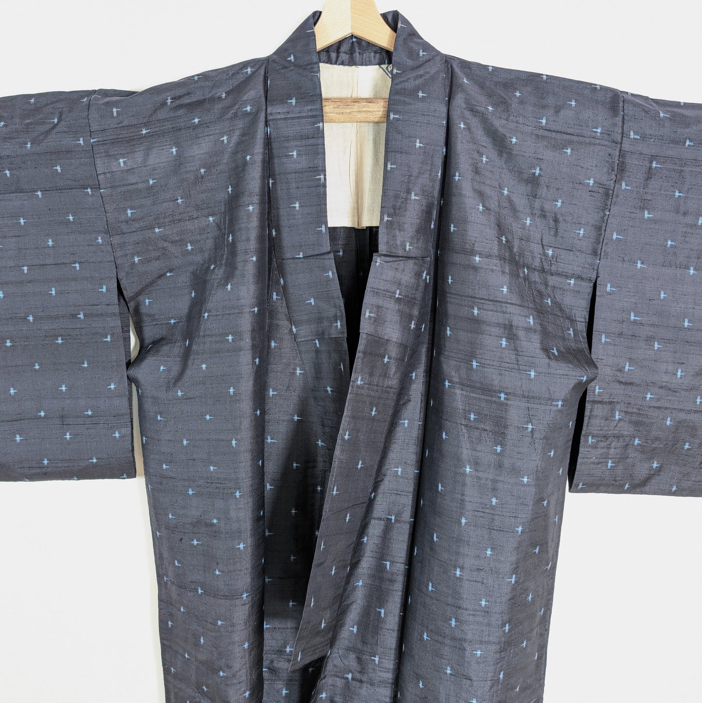 Nagagi homme en soie japonaise fine, tissage kasuri à motif géométrique traditionnel igeta