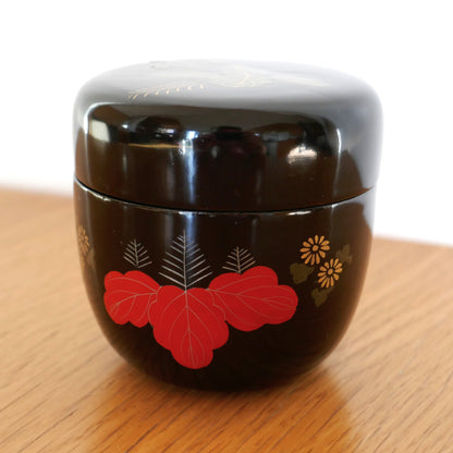 Boîte à thé japonaise en bois laqué noir avec motif traditionnel de paulownia rouge et chrysanthèmes dorés