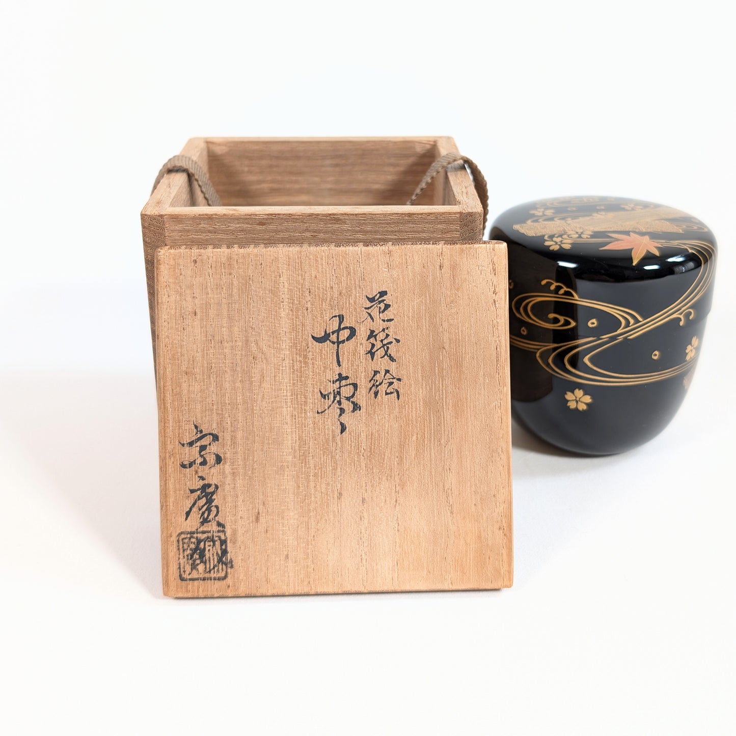 Natsume japonais avec tomobako, boîte en bois signée 宗廣造, probablement liée à 道場宗廣 ou à son atelier