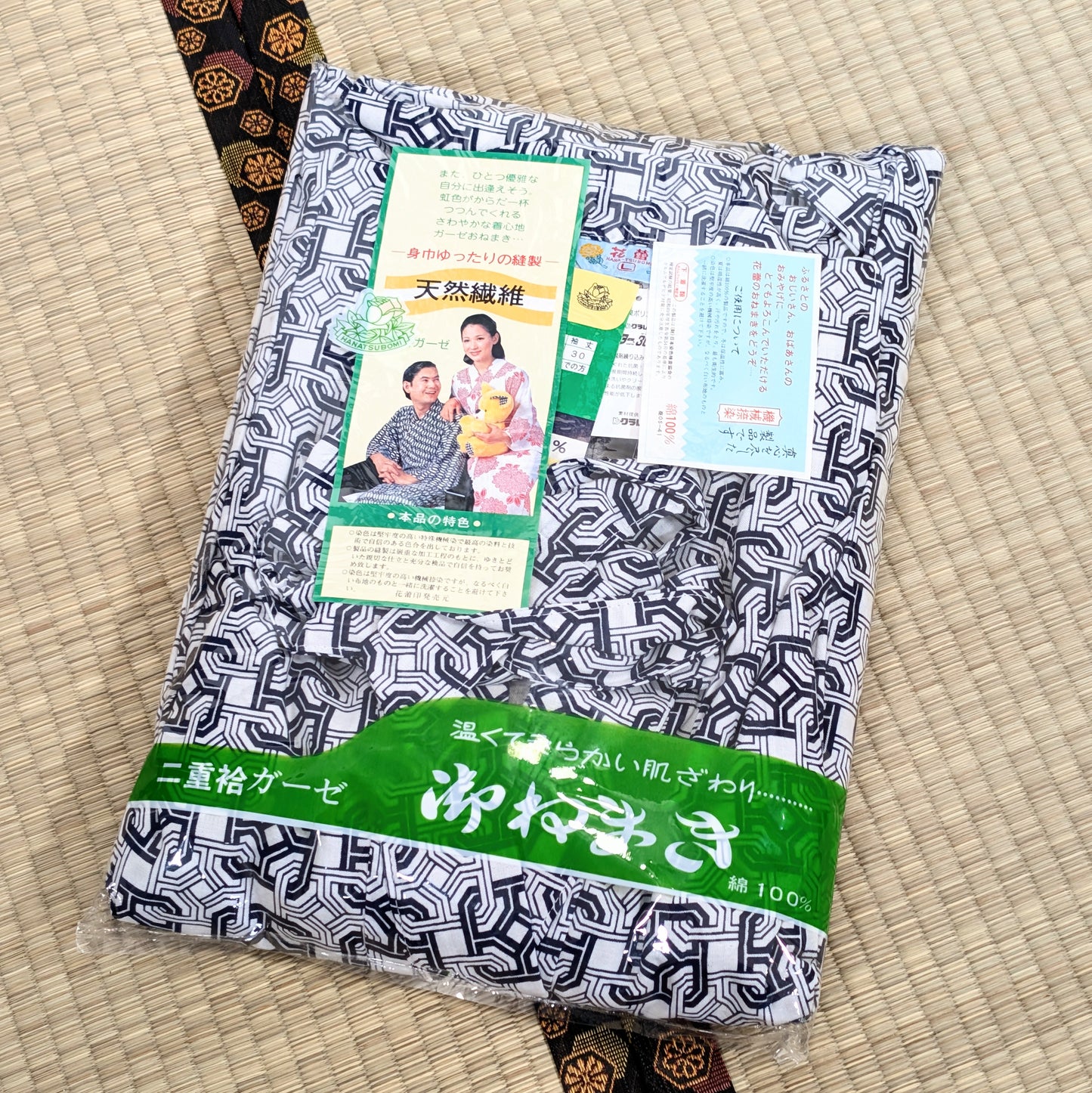 Nemaki Hanatsubomi pour homme fabriqué au Japon, yukata d’intérieur en coton présenté avec ses étiquettes japonaises