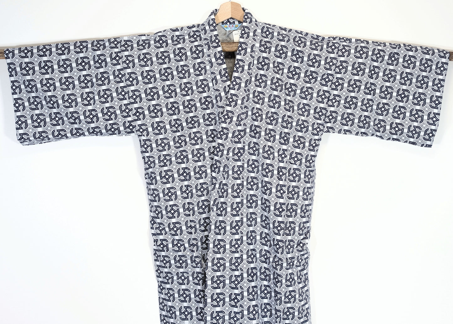 Nemaki japonais homme en coton bleu marine et blanc, vêtement traditionnel proche du yukata