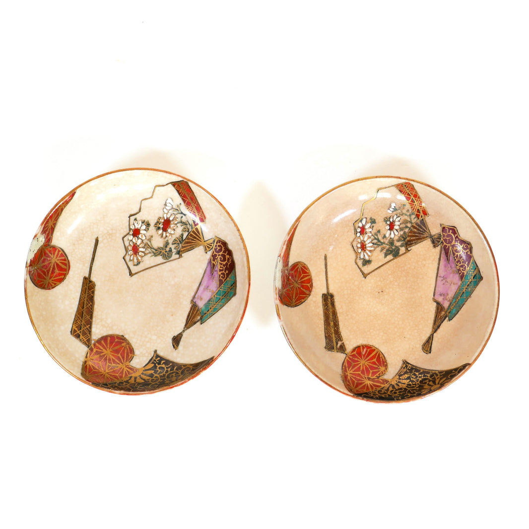 deux coupelles japonaises anciennes en céramique Kutani, décorée de motifs d’éventails et fleurs, époque Taishō / Shōwa.