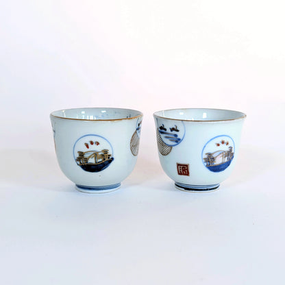 Paire de guinomi en porcelaine Arita Hizen, décor peint de paysages japonais, époque Edo tardif.