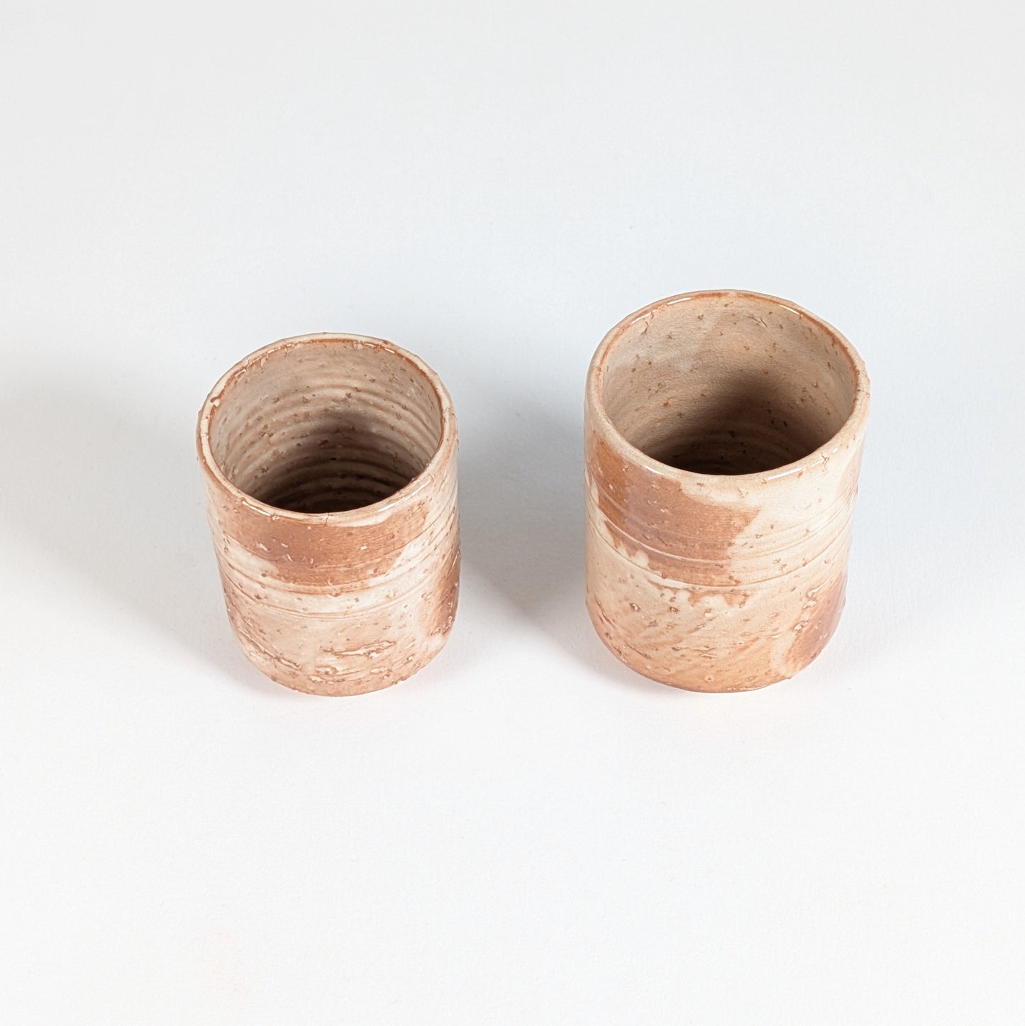 Paire de yunomi japonais en grès Hagi-yaki, tasses à thé artisanales beige brun avec intérieur tourné au tour