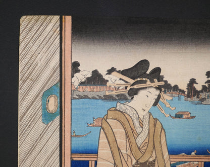 Femme en kimono dans un pavillon japonais ouvert sur l’eau, détail d’un bijin-ga ukiyo-e par Utagawa Kunisada Toyokuni III.