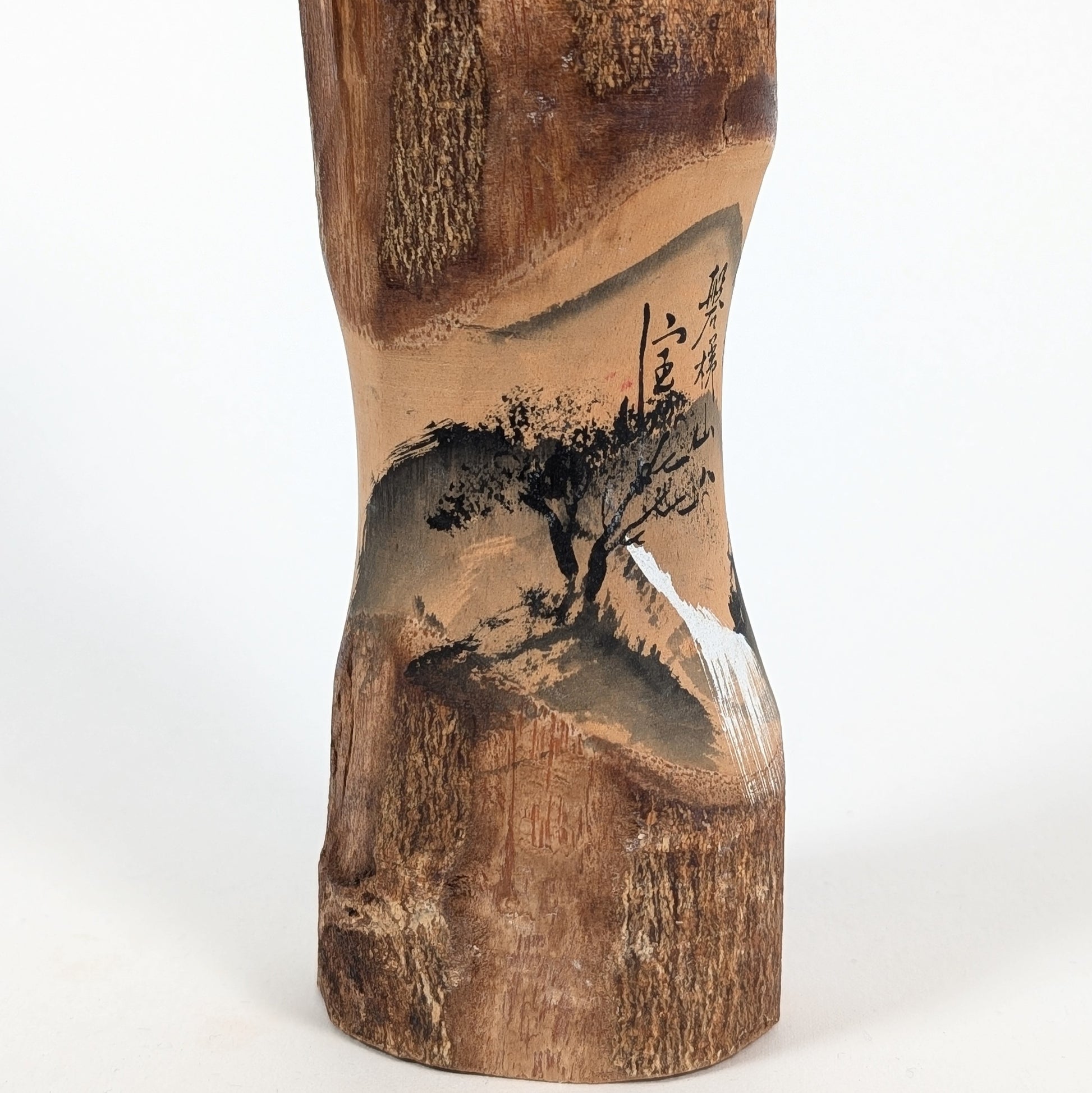 Paysage d’Aizu et du Mont Bandai peint à l’encre sur une kokeshi de collection par Sato Kôson, artisanat japonais authentique.