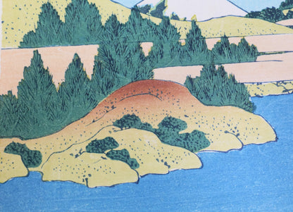 Détail du paysage boisé et du lac d’Hakone dans Fugaku sanjūrokkei, la série des Trente-six vues du mont Fuji de Hokusai