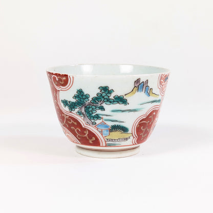 Porcelaine japonaise ko Imari Arita ancienne, style Kakiemon tardif avec décor kinrande, fin XVIIe–XVIIIe siècle. Tasse à thé