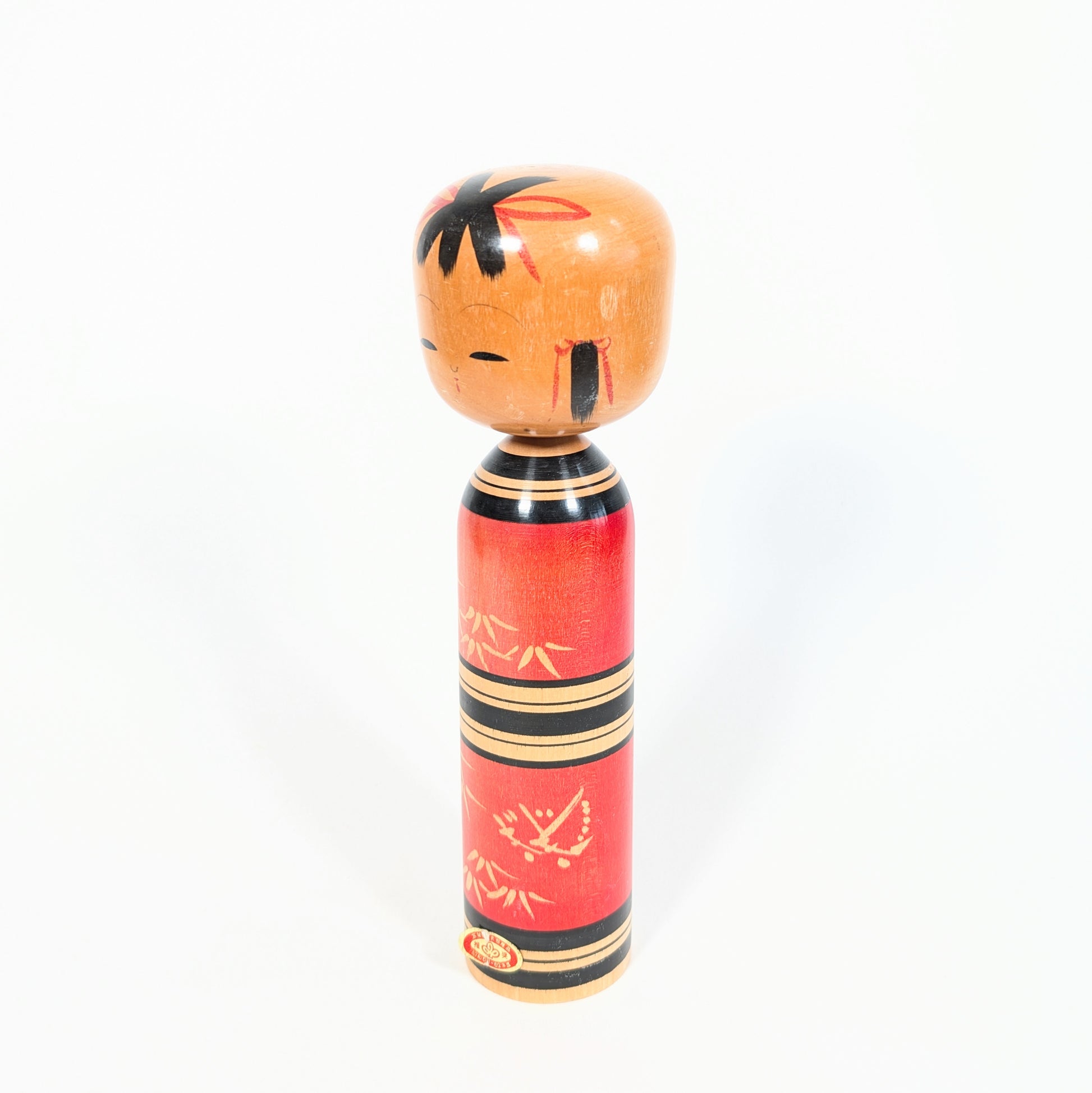 Poupée japonaise en bois kokeshi sosaku rouge avec motifs de bambou peints à la main